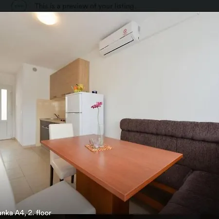 Cozy Two Bedroom With Sea View Daire
